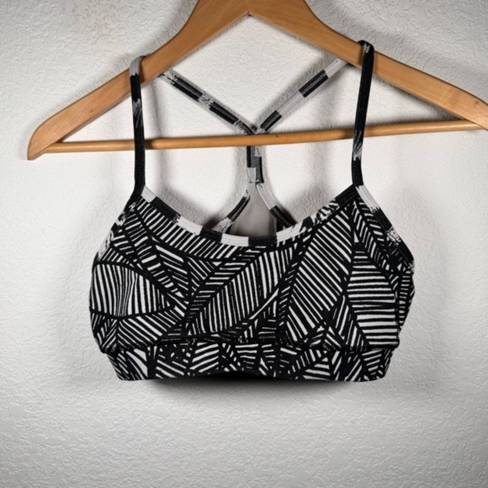Lululemon Women's‎ Flow Y Bra Sz 6